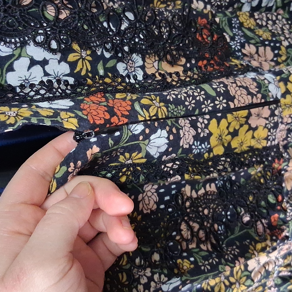Black Floral Long Sleeve Dress - Picture 3 of 10